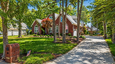 2230 Northwoods Dr