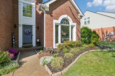 367 Glendower Pl