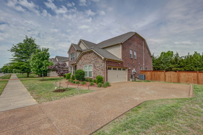 9786 Glenmore Ln