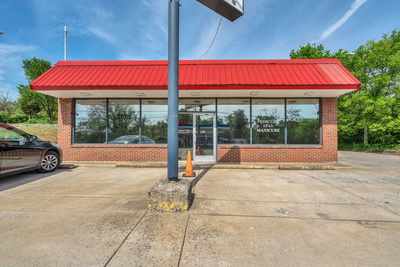 2702 Dickerson Pike