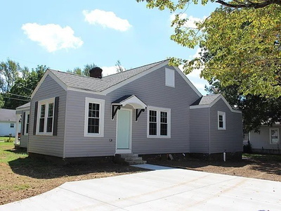 212 E McKnight Dr
