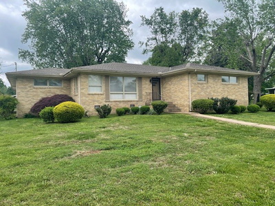 206 Fairlane Dr
