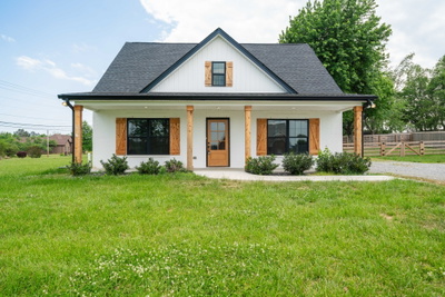 Exterior view of 759 N Palmers Chapel Rd in White House, TN