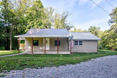 Exterior view of 184 Shaddon Rd in Tellico Plains, TN