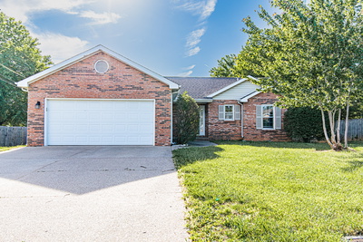 815 Iris Ln