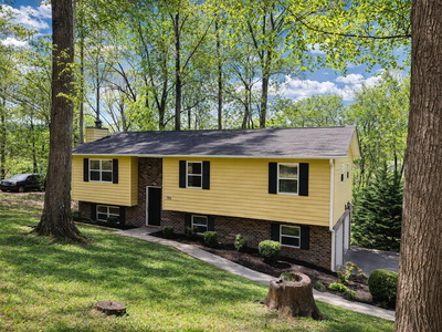 720 Whisperwood Trail, NE