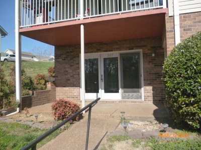 307 Village Ln, W