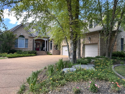 707 Farmington Dr