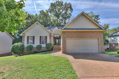 1617 Roundhill Dr