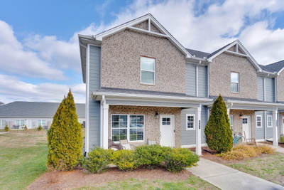 631 NE Bellingham Drive, NE