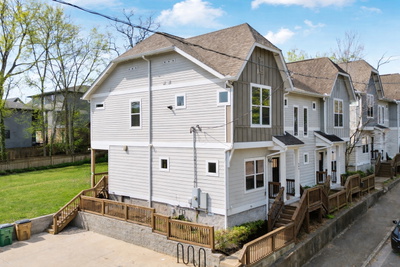 906 Smiley St