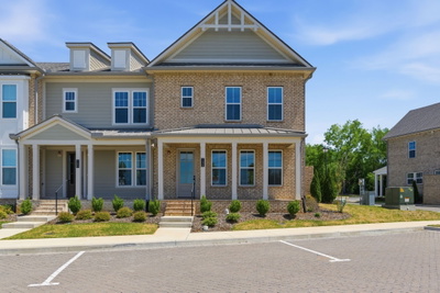 Exterior view of 136 Nearwater Place in Hendersonville, TN