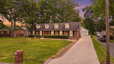 1205 Woodcrest Dr