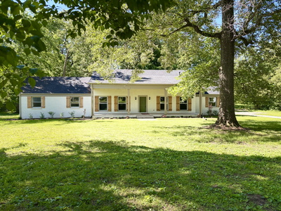 104 W Longview Dr