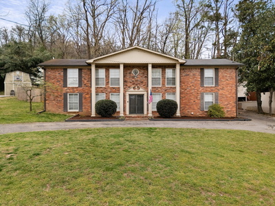 6805 Cloudland Dr