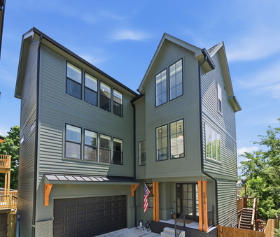 902B Douglas Ave