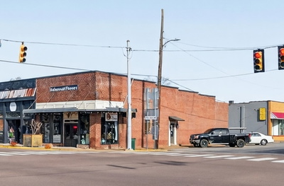 11 W Main St