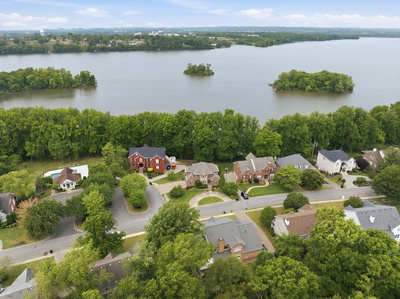100 Lakecrest Cir