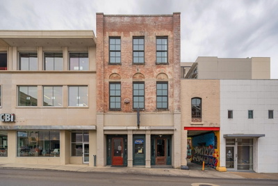 14 E 7th Street