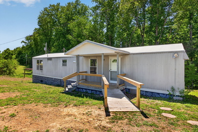 Exterior view of 1086 O D Rogers Rd in Baxter, TN