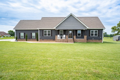 Exterior view of 936 Richland Farms Dr in Manchester, TN