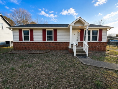 686 Debbie Dr