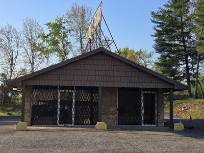 4 Lealand Dr