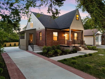 1012 Hart Ln