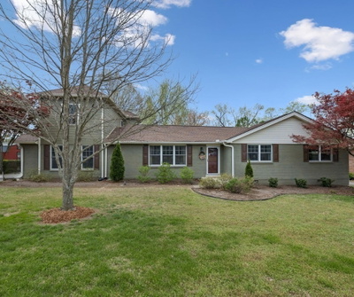 2913 Fernbrook Ln