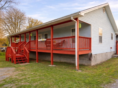 1304 SW Victory Street, SW