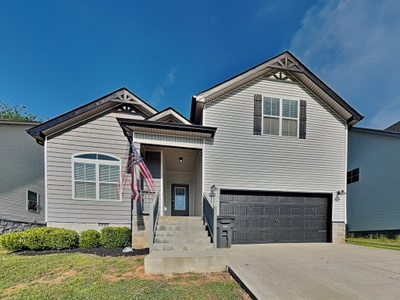Exterior view of 476 Woodtrace Dr in Clarksville, TN