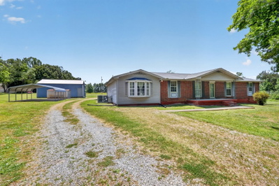 Exterior view of 1130 Parkers Chapel Rd in Portland, TN