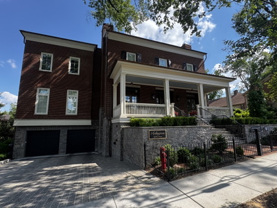 725 W Main St