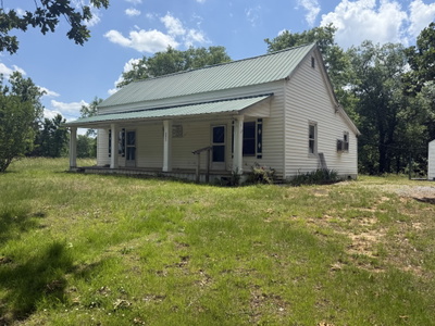 Exterior view of 1032 Gladeville Rd in Mount Juliet, TN