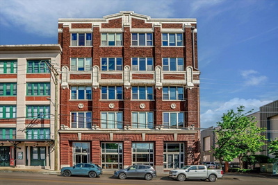 Exterior view of 420 S FRONT ST in Memphis, TN