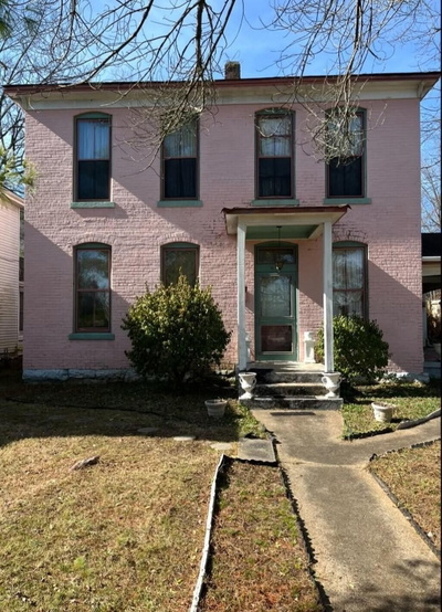 Exterior view of 416 Oak Avenue in South Pittsburg, TN
