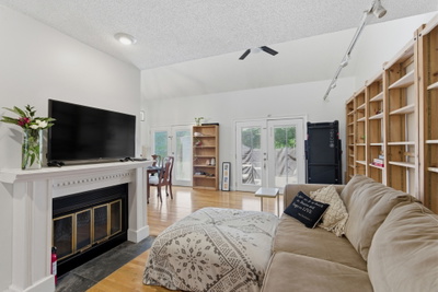 706 Barlin Ct