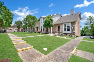12 Magnolia Sq