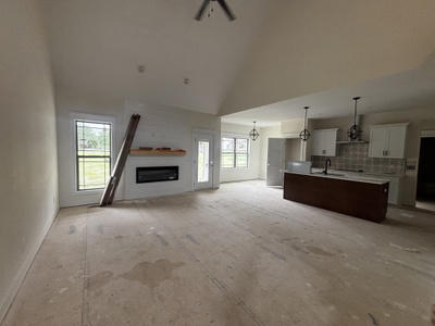 1501 Riggins Dr