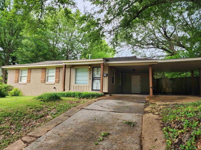 Exterior view of 1315 S WHITE STATION RD in Memphis, TN