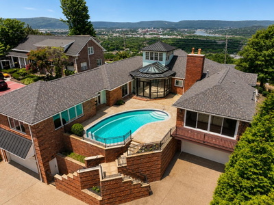 312 N Crest Road