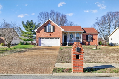 105 Hunterwood Dr