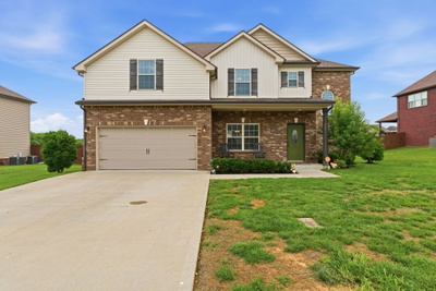 567 Larkspur Dr