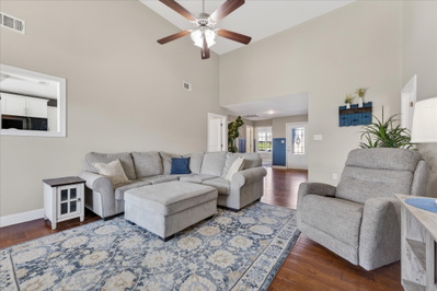 1044 Charles Thomas Dr
