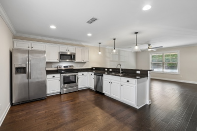 2506 E Main St