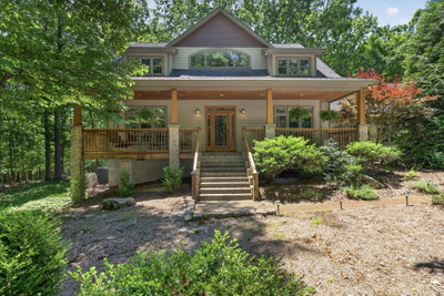 2046 Lakeshore Dr