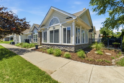 825 Browns Ln