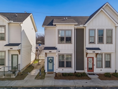 100 Thompson Ln
