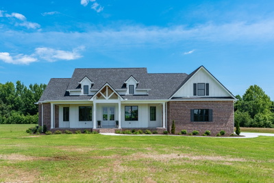 Exterior view of 3106 Matts Hollow Rd in Manchester, TN