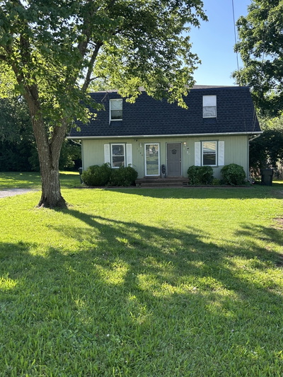 1140 E Main St